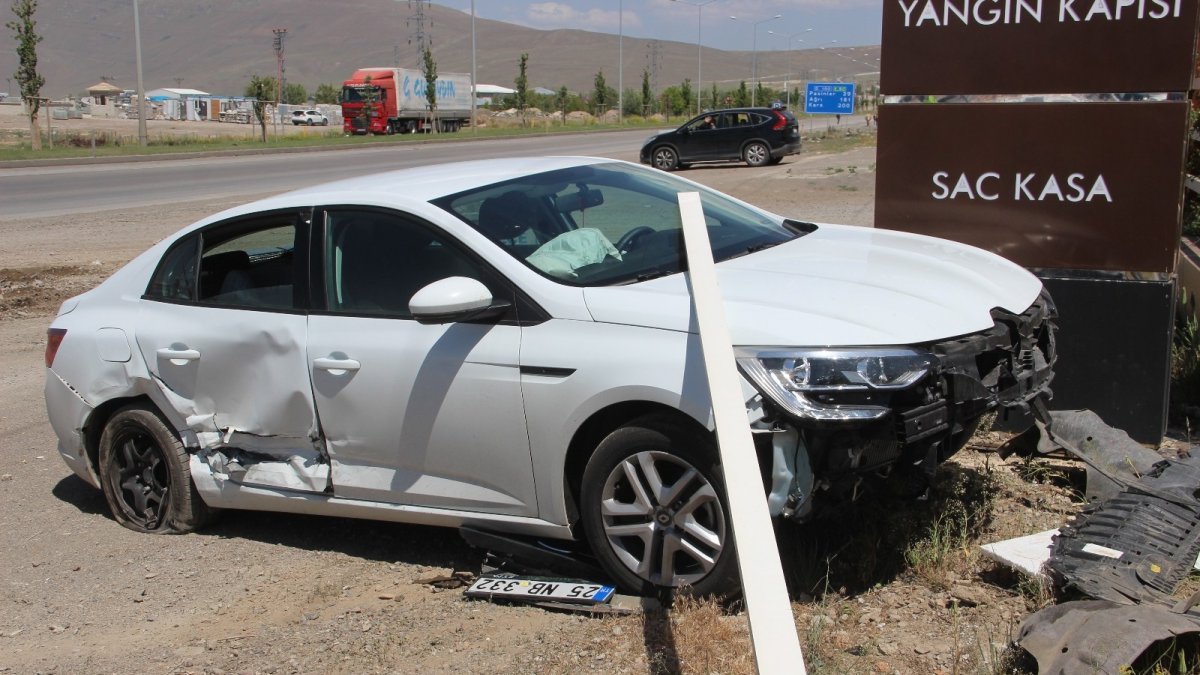 50 metre sürüklenen araçtan yara almadan kurtuldular