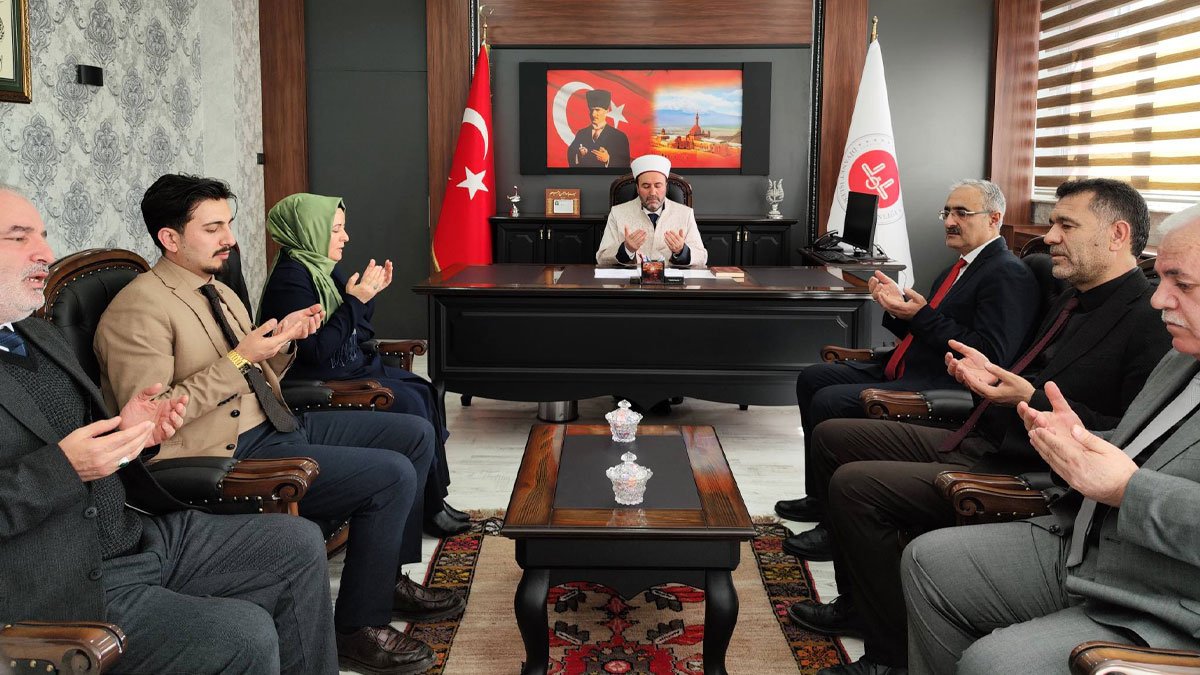 Ağrı'nın yeni İl Müftüsü Dr. İhsan İlhan devir teslim töreniyle görevine başladı