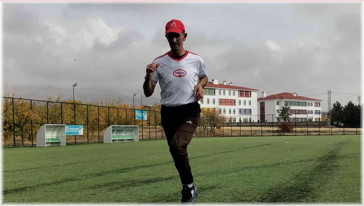 58 yaşındaki muhtar gençlere taş çıkartıyor, günde 20 kilometre koşuyor