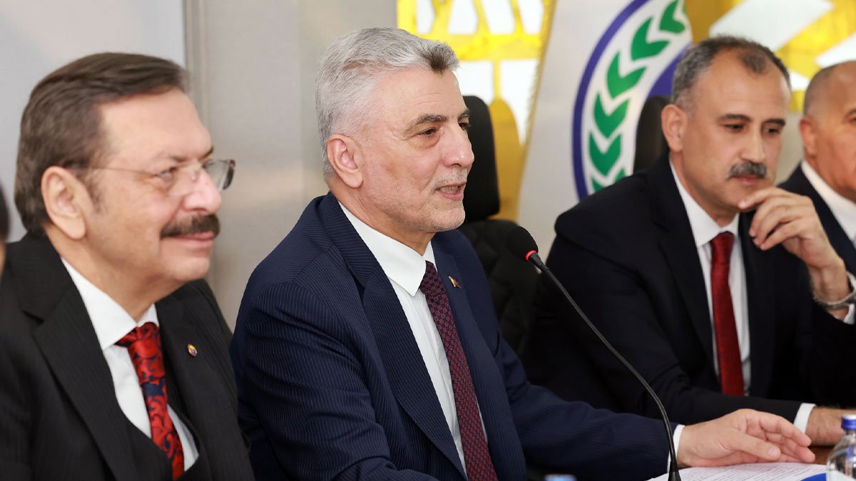 Ticaret Bakanı Ömer Bolat Ağrı'da iş dünyası ve vatandaşlarla bir araya geldi