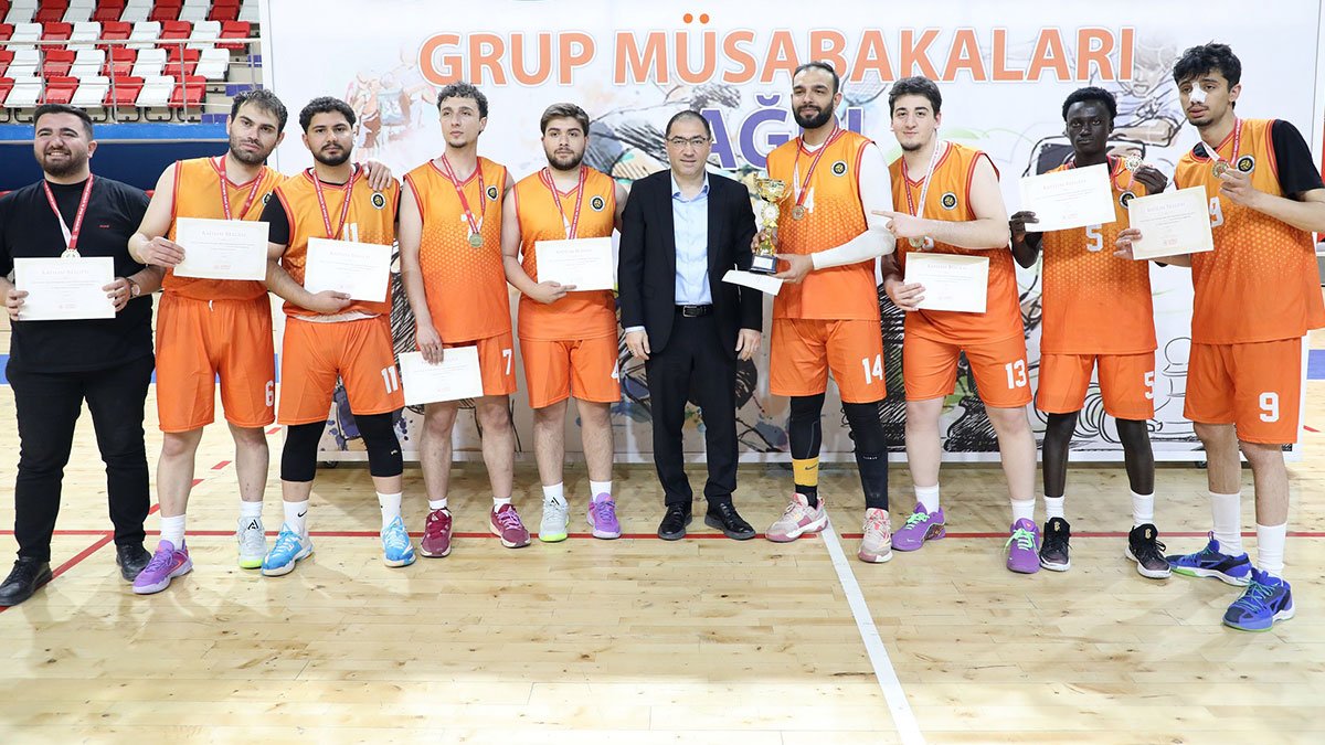 Ağrı'daki YURTLİG Erkek Basketbol Grup Müsabakalarında Malatya şampiyon oldu