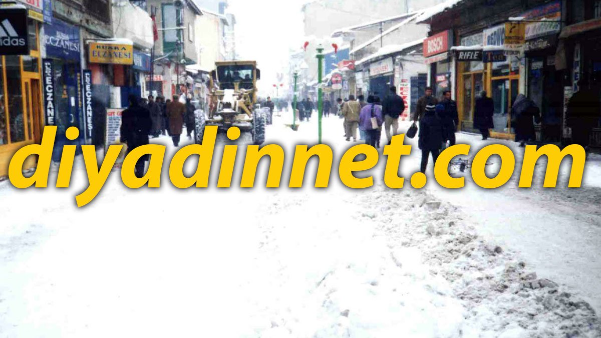 6 Ay Kar Altında Kalan Ağrı'da Belediyeden Kar Temizliği Hamlesi