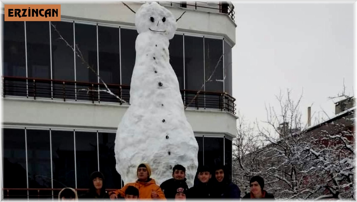 6 metrelik kardan adam