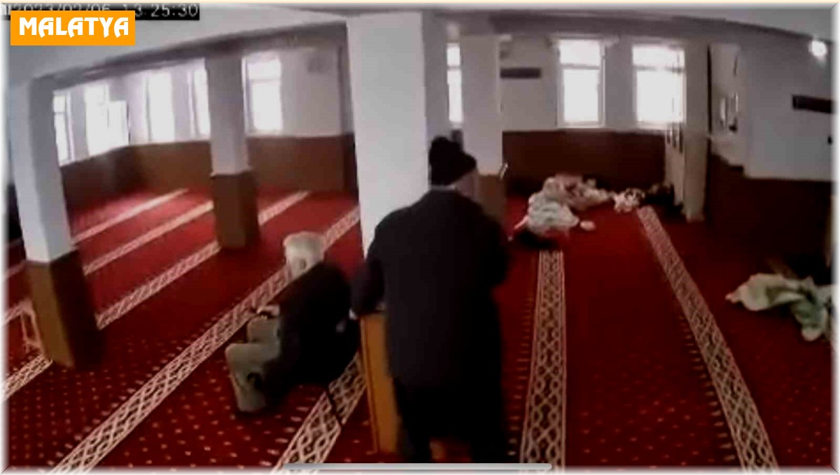 6 Şubat depreminde camide yaşananlar kameraya yansıdı