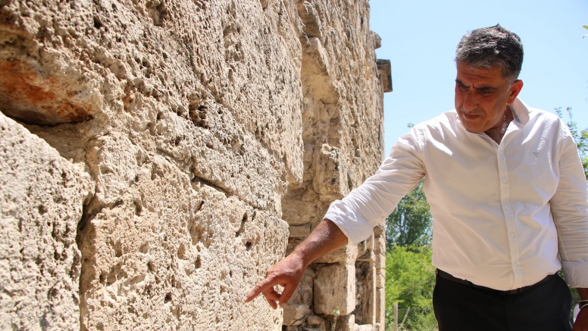 6 tescilli tarihi yapının bulunduğu köy, dünyanın dört bir yanından turist ağırlıyor