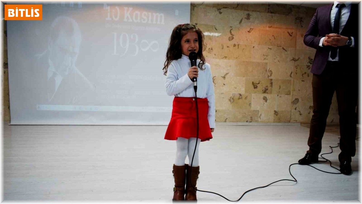 6 yaşındaki minik öğrenci İstiklal Marşı'nı ezbere okudu