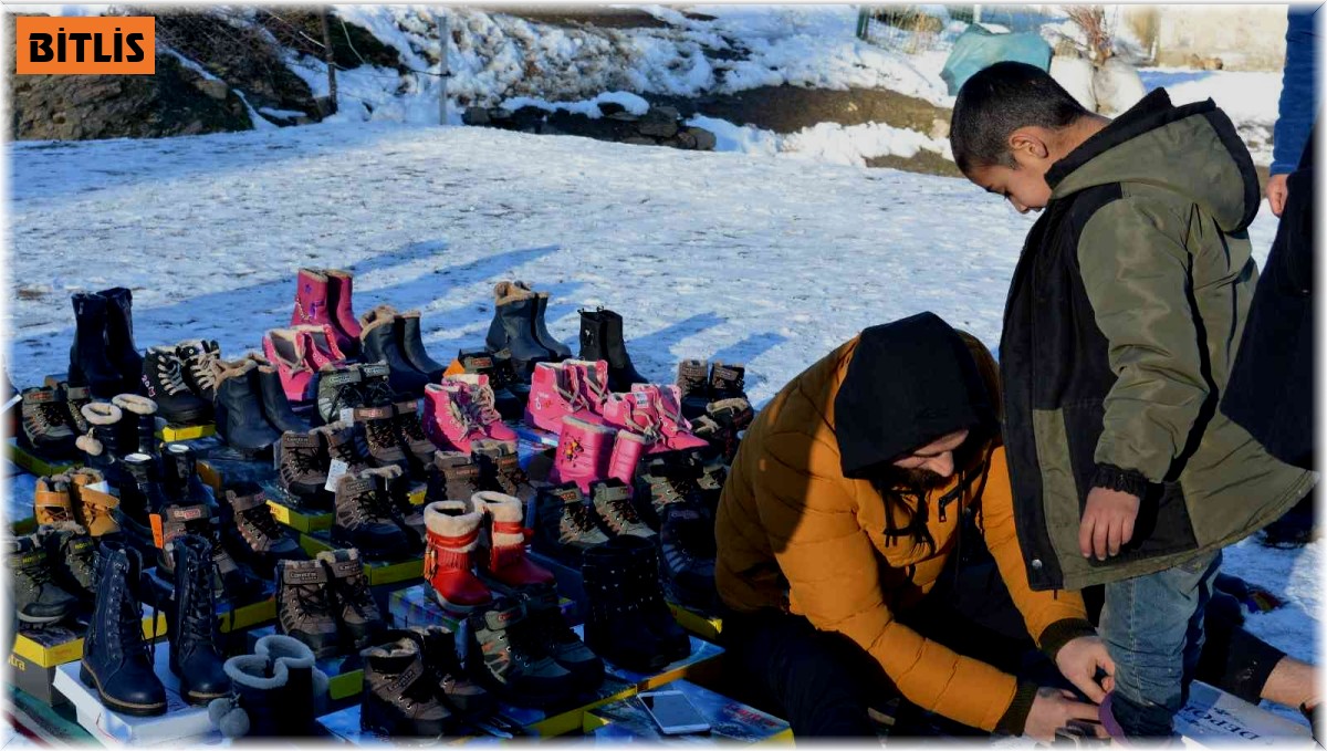 6 yılda 50 bin çocuğa ayakkabı giydirdi