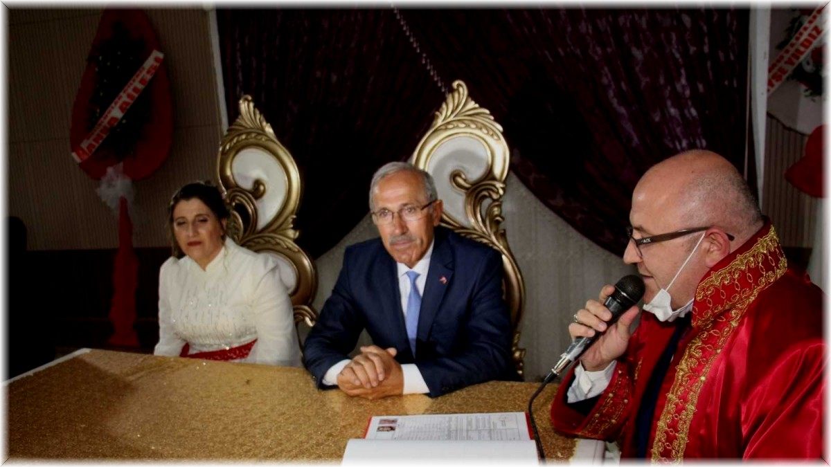 60 yaşında dillere destan düğün yaptılar