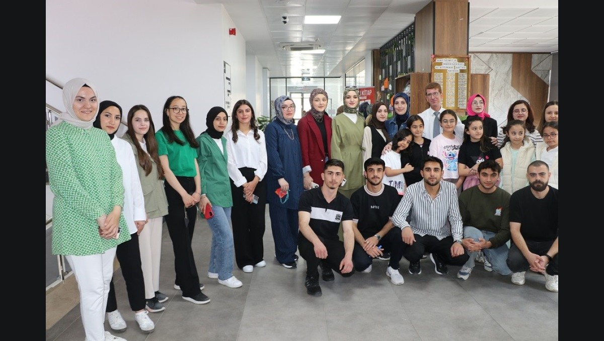 61. Kütüphane Haftasında 61 öğrenciden farkındalık etkinliği