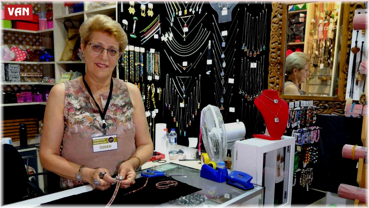 62 yaşında üniversite hayalini bölüm birinciliğiyle taçlandırdı