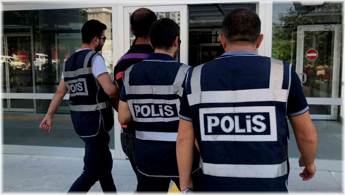 66 suç kaydı bulunan 2 şüpheli, çalıntı motosiklet ile yakalandı