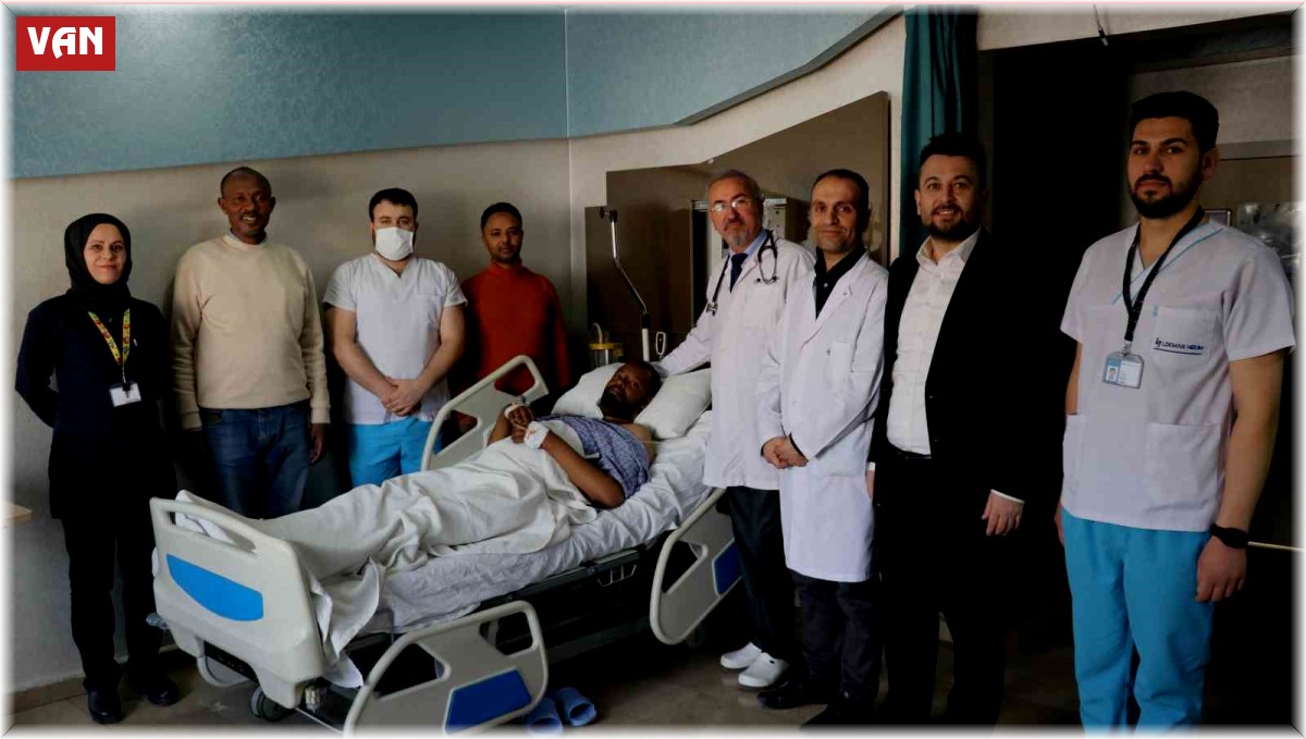 7 bin kilometreden şifa için Van'a geldi