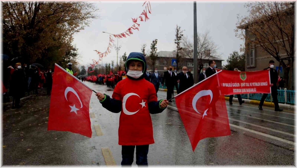 7'den 70'e yağmur altında Cumhuriyet Bayramını kutladılar