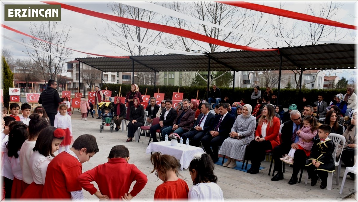 "7. Geleneksel Şanlı Bayrağım" sergisi okul bahçesinde gerçekleşti