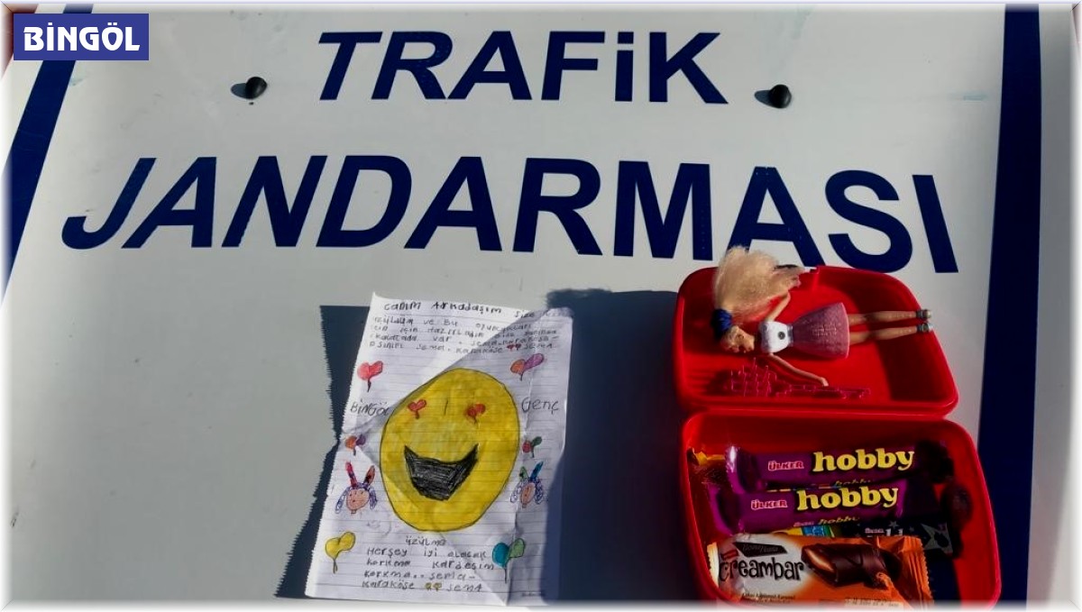 7 yaşındaki çocuktan duygulandıran not: "Her şey iyi olacak, korkma kardeşim, yanınızdayız"