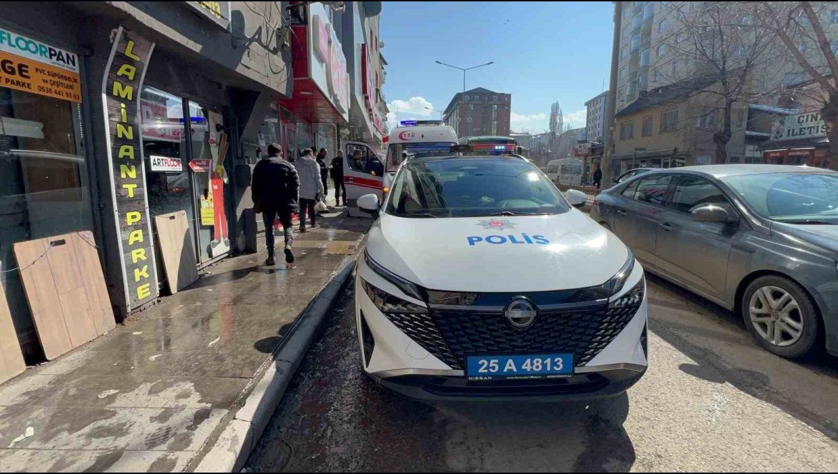 70 yaşındaki eczacı evinde ölü bulundu