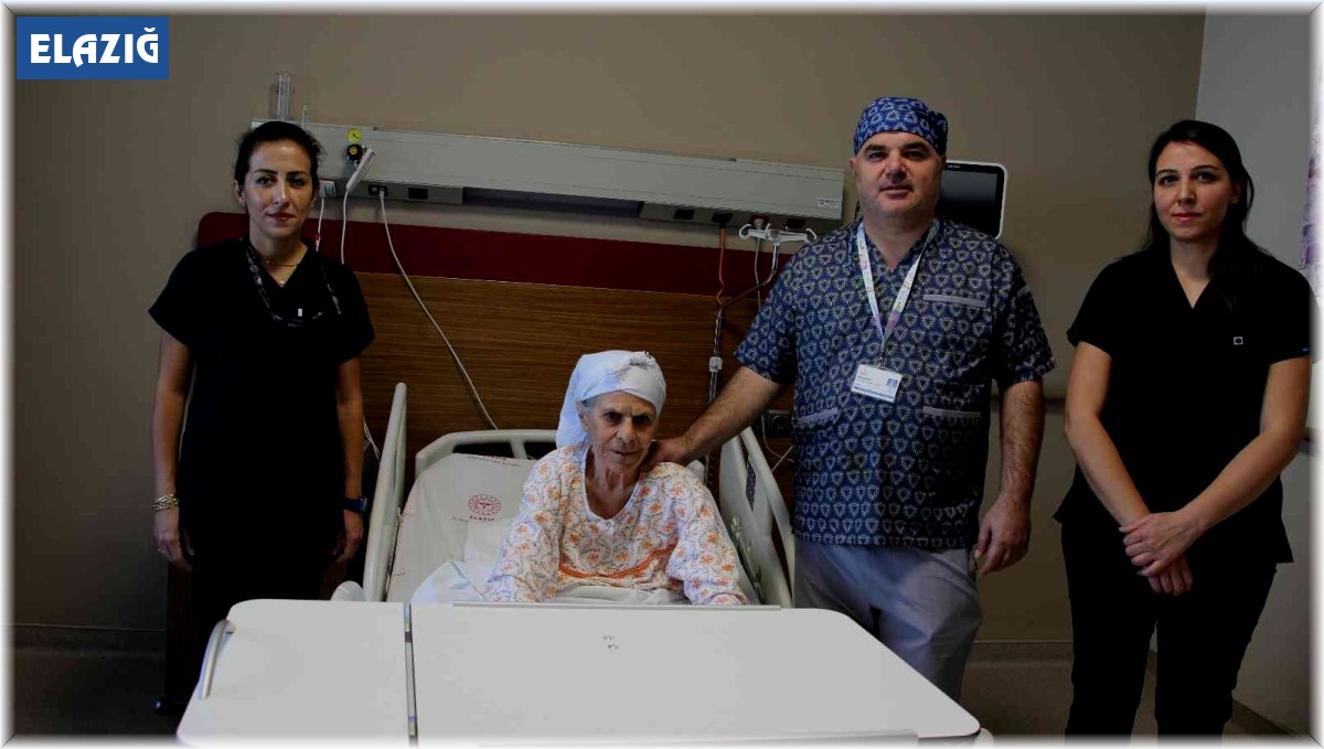 70 yaşındaki hasta akım yönlendirici stent ile sağlığına kavuştu