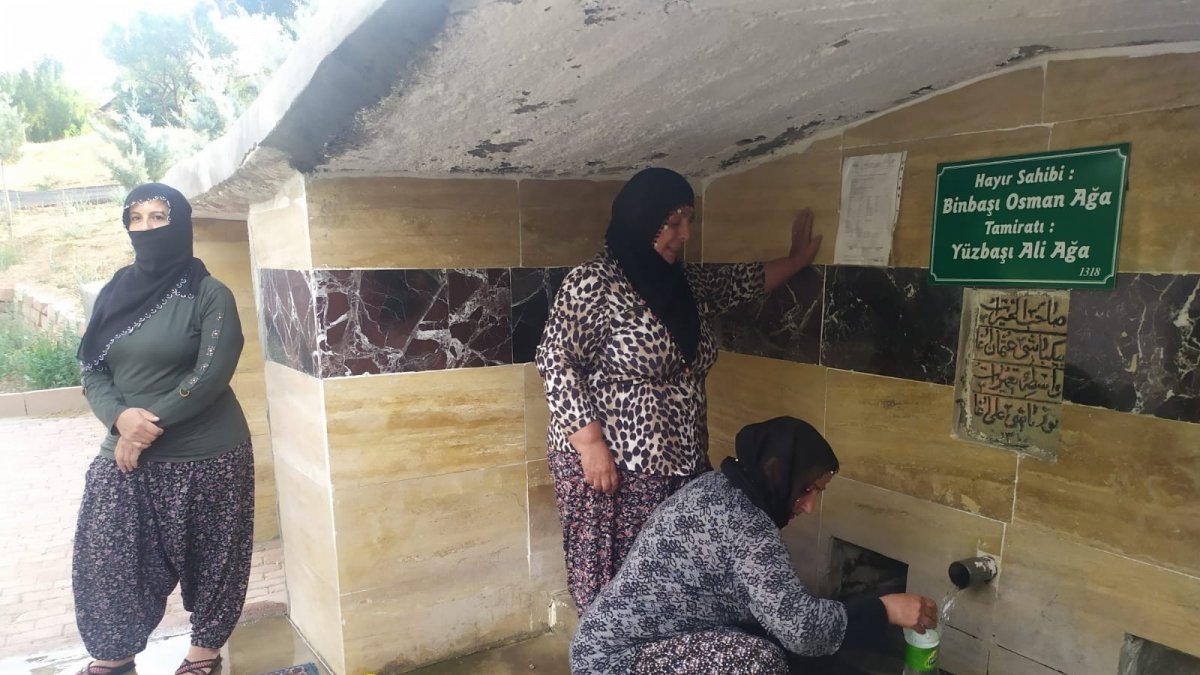 703 yıllık çeşmede bayram öncesi halı yıkama geleneği