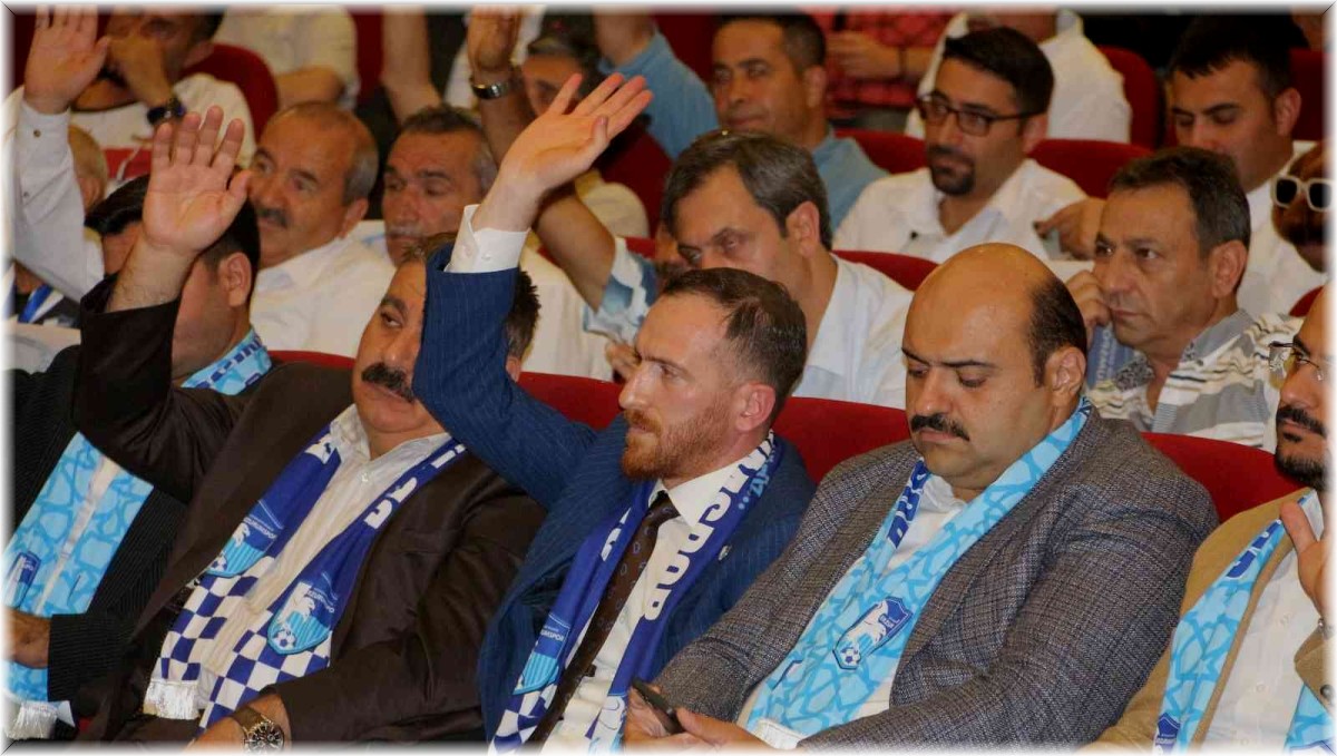 72 üyenin oyu ile Erzurumspor FK Başkanı Ahmet Dal oldu