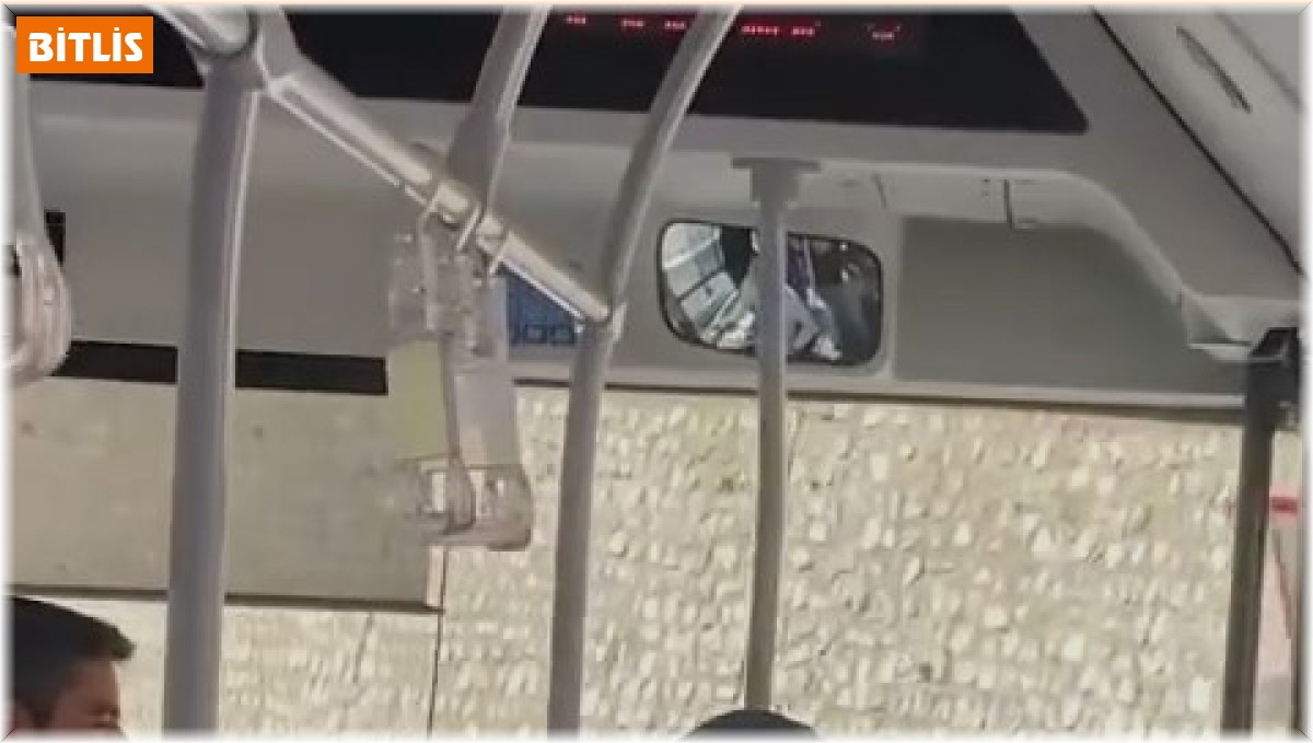 76 yaşındaki yolcunun söylediği türküler mest etti