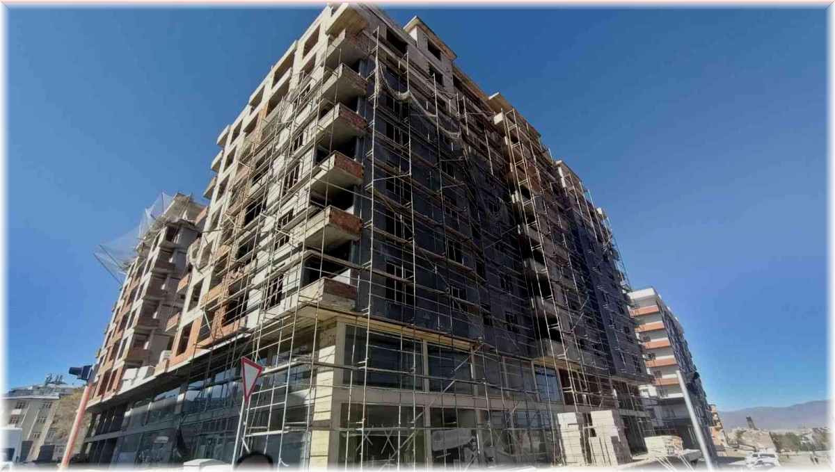 8. kattan düşen şantiye şefi feci şekilde can verdi