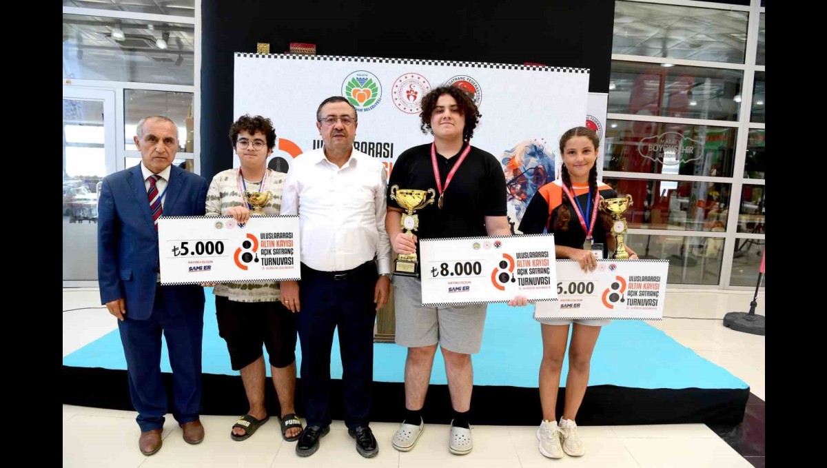 8. Uluslararası Altın Kayısı Satranç Turnuvası ödül töreni gerçekleştirildi