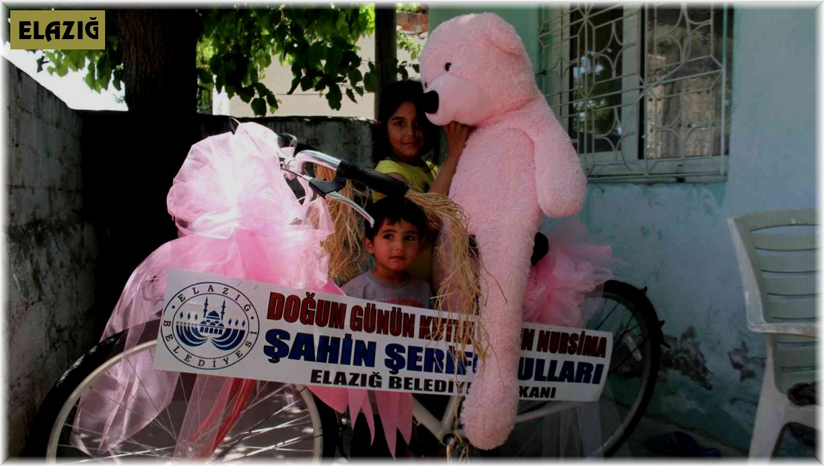 8 yaşındaki kız sosyal medyadan istedi, Belediye Başkanı yerine getirdi