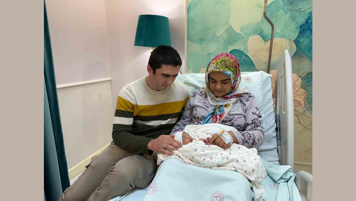 8 yıllık evlat hasreti yılbaşında son buldu: Tunceli'de 2026'nın ilk bebeği "Sahra" dünyaya gözlerini açtı