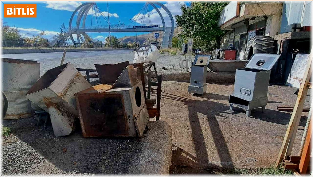 80 yaşındaki demirci ustası azmiyle örnek oluyor