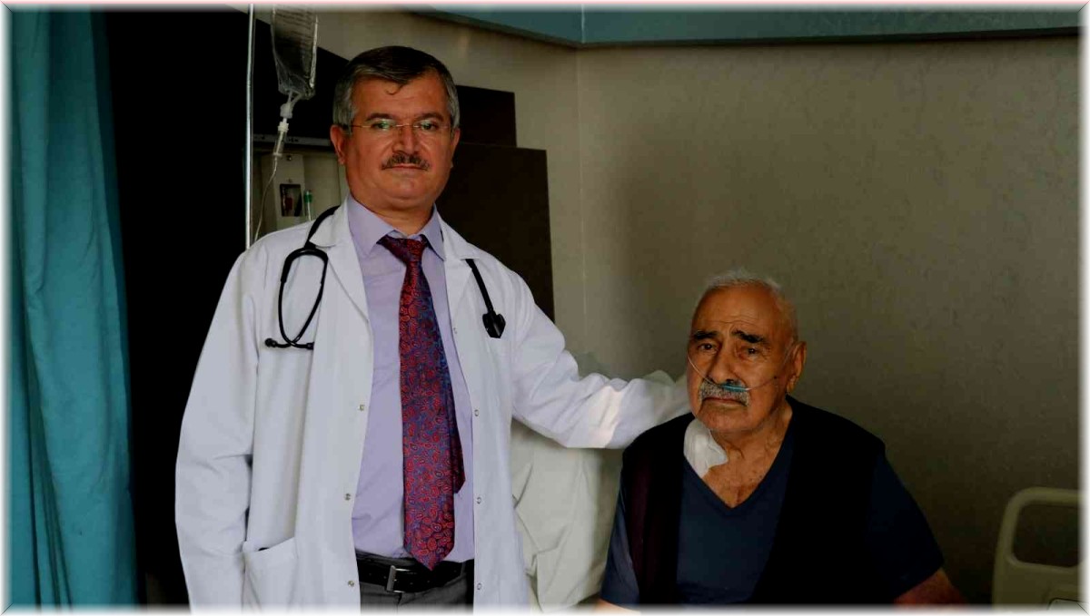 87 yaşındaki hastanın 5 damarı tek seansta açıldı