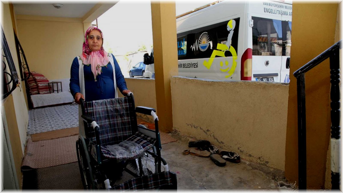 9 vatandaşa tekerlekli sandalye desteği