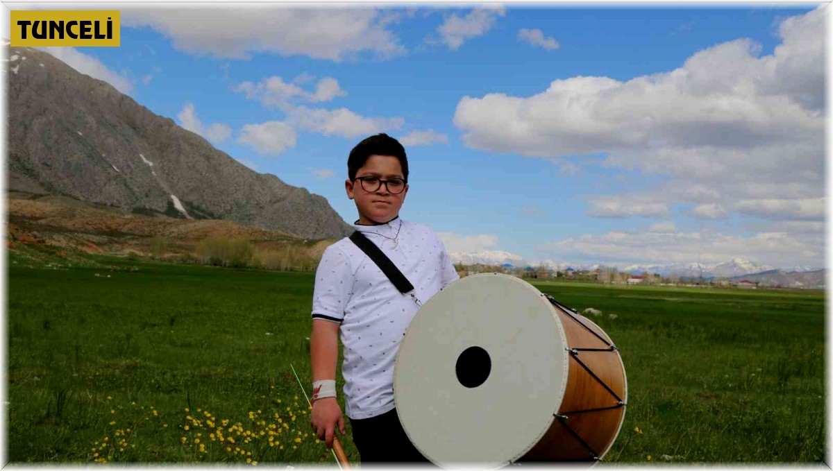 9 yaşındaki davulcu profesyonellere taş çıkartıyor