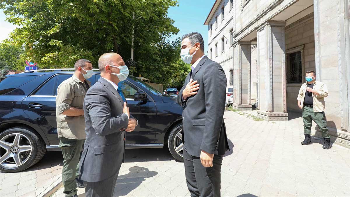 Ağrı Valisi Osman Varol, yeni Cumhuriyet Başsavcısı Mehdi Can’ı ziyaret etti