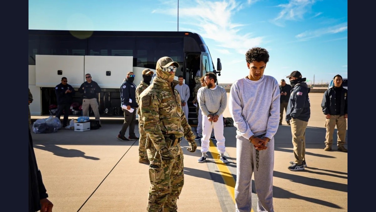 ABD, 10 "suçlu" göçmeni Guantanamo Körfezi'ne gönderdi