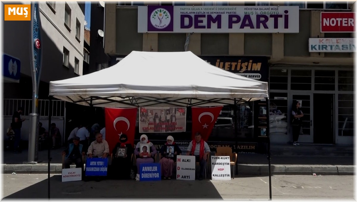 Acılı ailelerin evlat nöbeti kararlılıkla devam ediyor