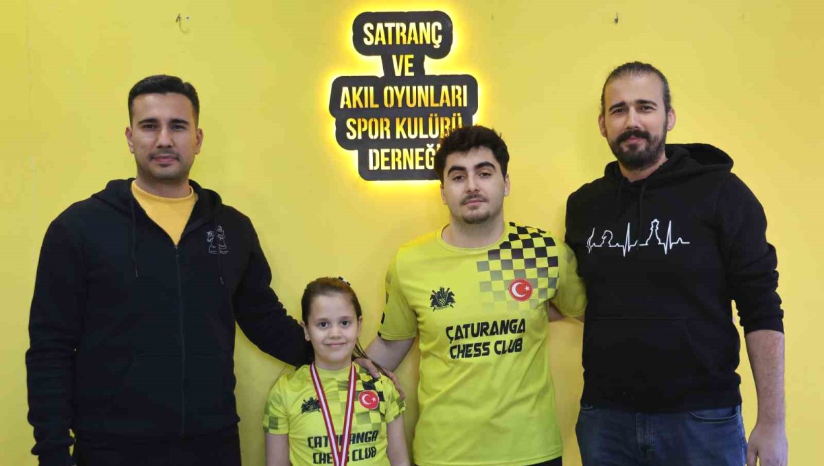 Açtıkları satranç kulübüyle milli takıma sporcu yetiştiriyorlar