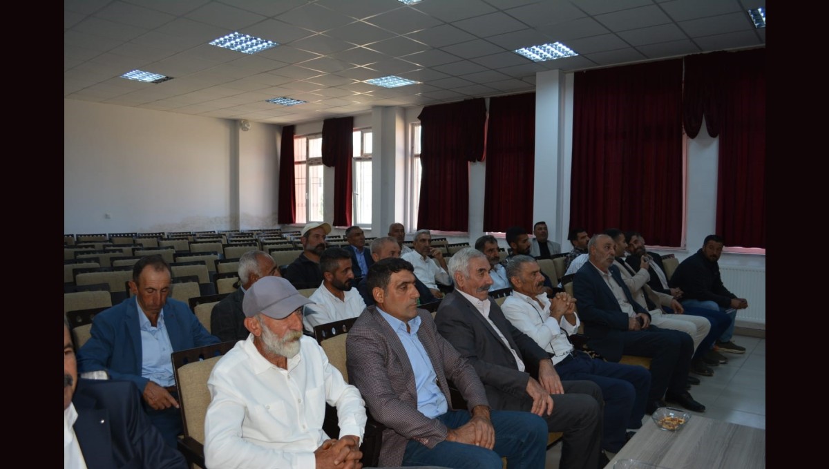 Adaklı'da muhtarlar toplantısı gerçekleştirildi