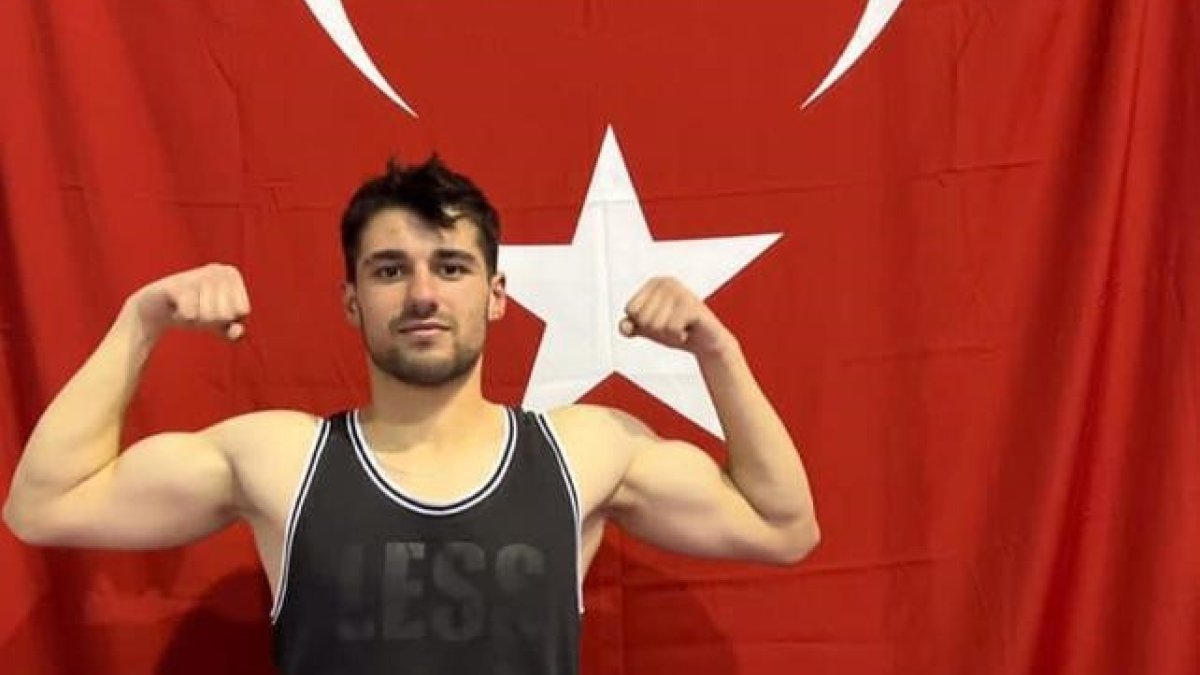 Adem Kılıççı’nın antrenörü İsmet Sarı, Ağrılı boksör Seyit Ergül’ü Türkiye Şampiyonası’na hazırlıyor