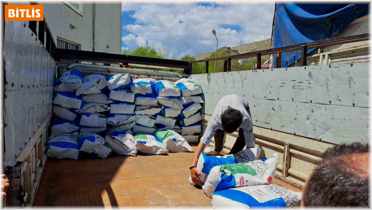 Adilcevaz'da 36 çiftçiye 12 bin 800 kilogram fasulye tohumu dağıtıldı