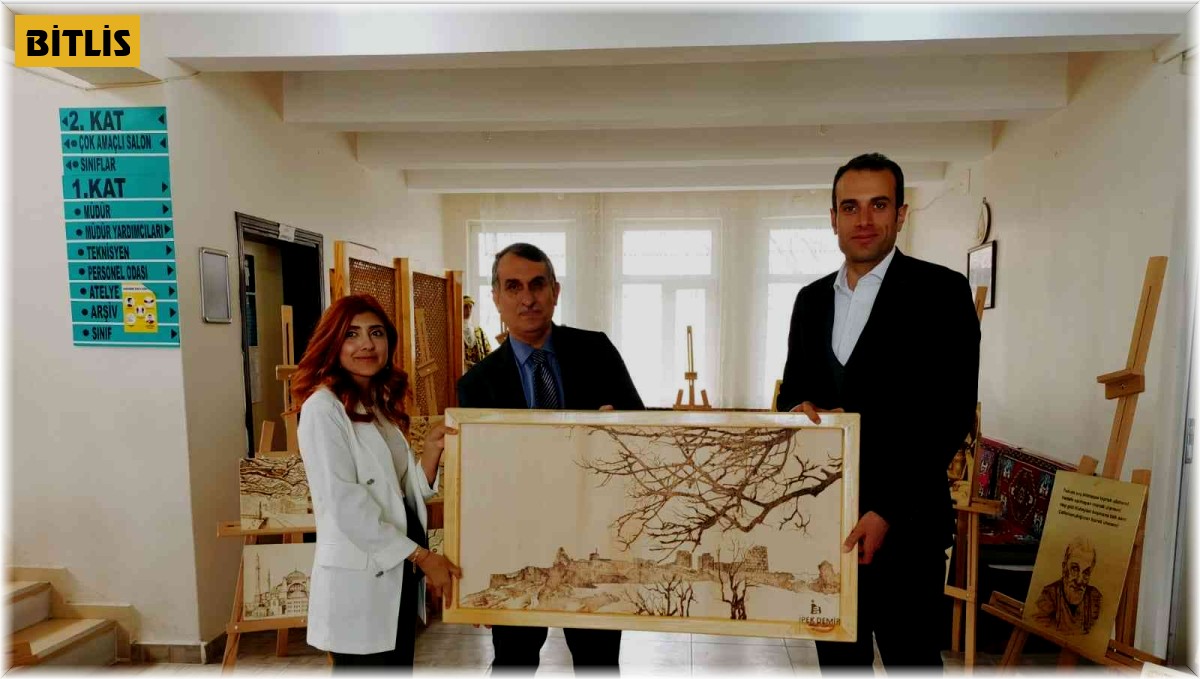 Adilcevaz'da ahşap yakma sanatı ilgi görüyor