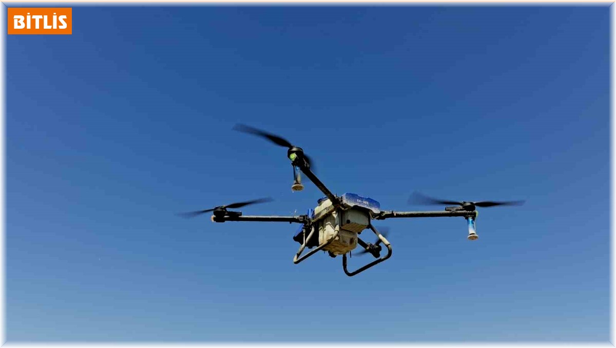 Adilcevaz'da dronla ilaçlamada dönemi