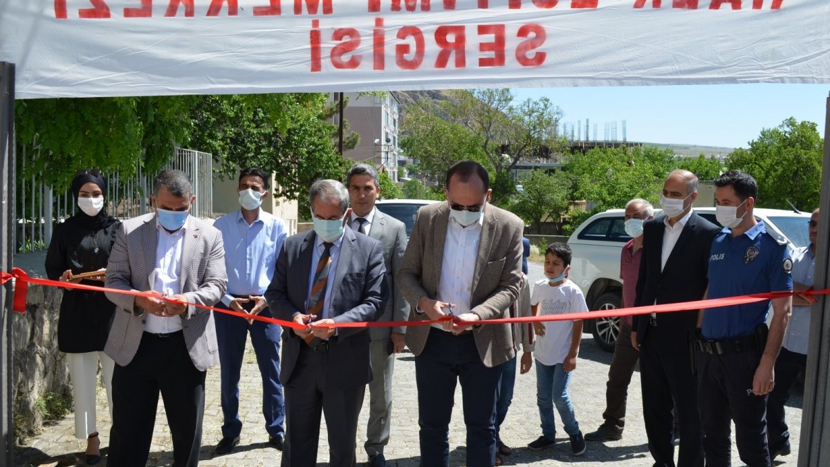 Adilcevaz'da el sanatları sergisi açıldı