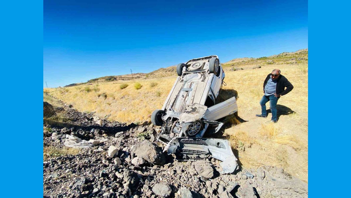 Adilcevaz'da hafif ticari araç takla attı: 1 yaralı