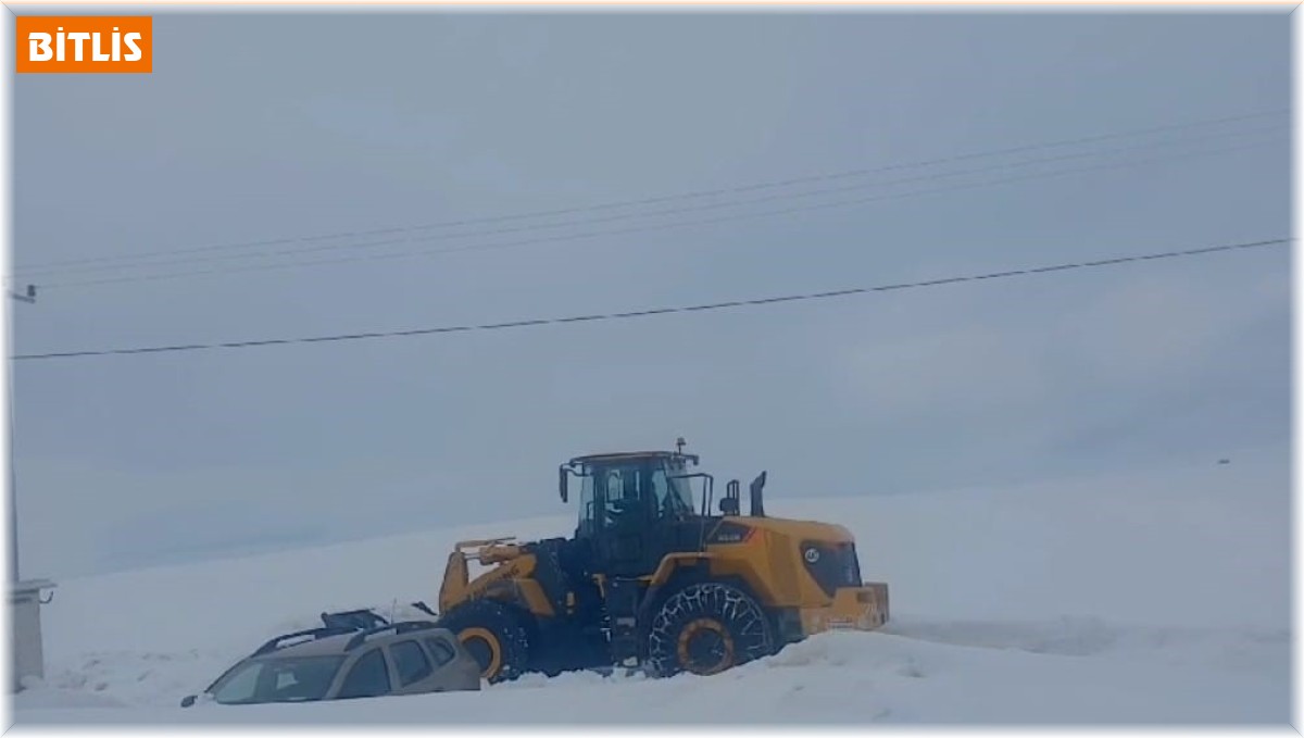 Adilcevaz'da karla mücadele çalışması