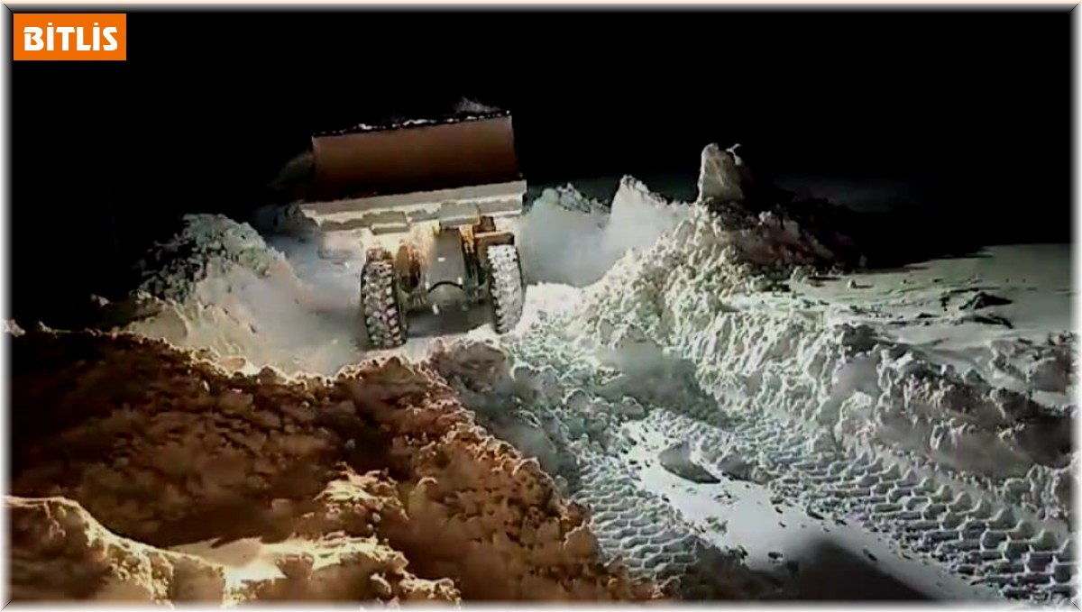 Adilcevaz'da karla mücadele çalışması devam ediyor