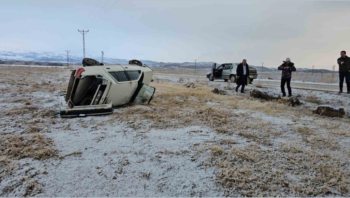 Adilcevaz'da otomobil şarampole yuvarlandı: 5 yaralı