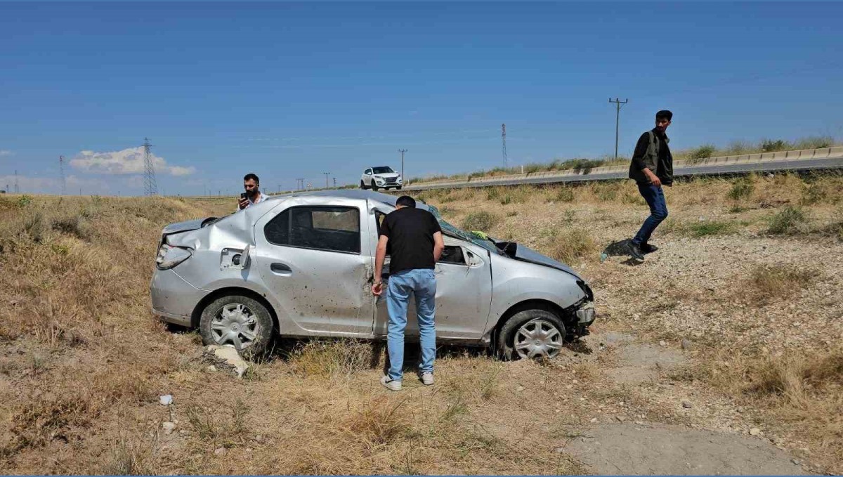 Adilcevaz'da otomobil takla attı: 6 yaralı