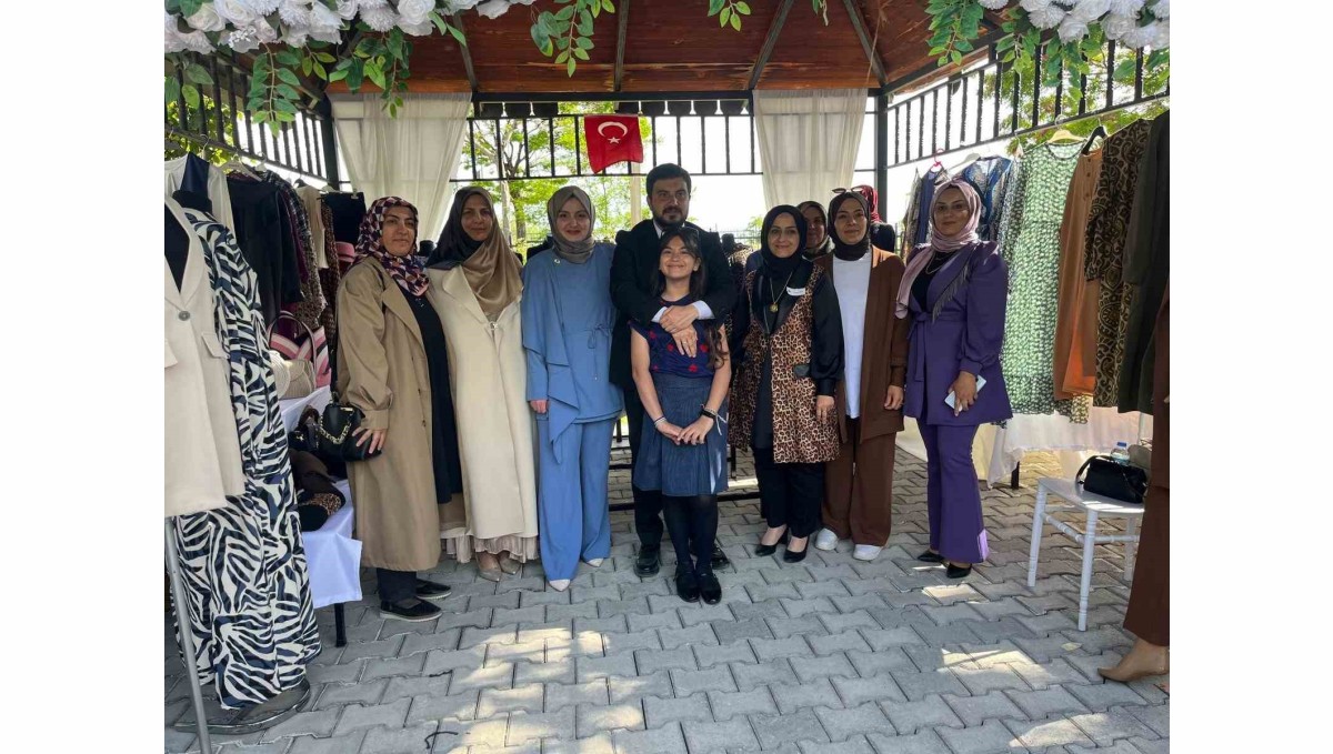 Adilcevaz'da renkli yıl sonu sergisi