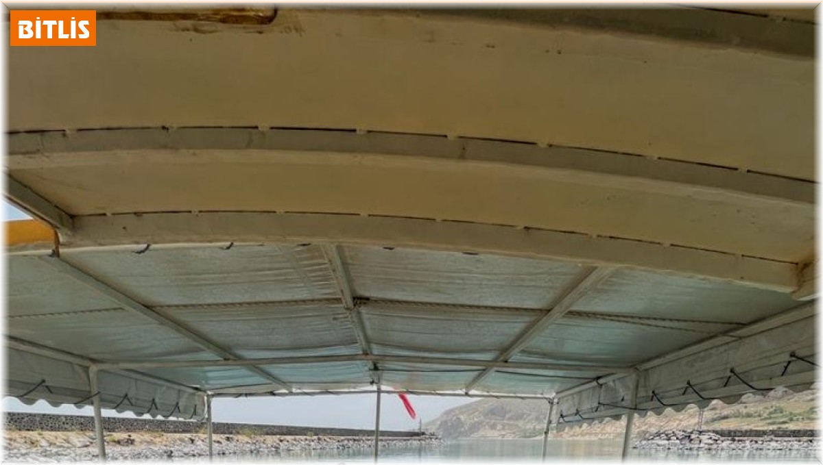 Adilcevaz'da 'Teknede Kitap Okuyoruz' etkinliği