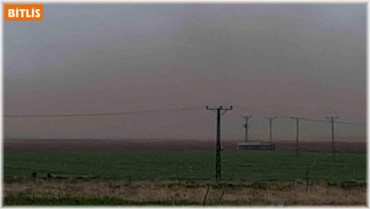 Adilcevaz'da toz bulutu hayatı felç etti